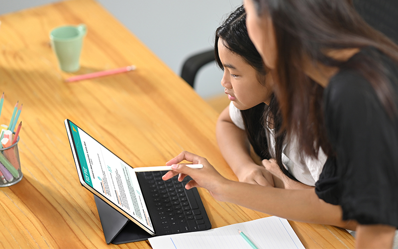 Keeping Parents in the Loop-what Fly Five has to offer to foster Cooperation